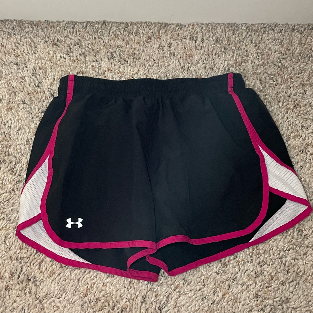 UNDER ARMOUR - Black and Pink Running Shorts